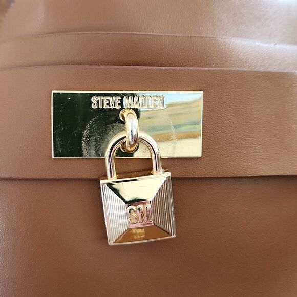 Steve Madden crossbody handbag with 2 adjustable straps - Picture 3 of 11